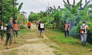 Wujudkan Lingkungan Bersih dan Sehat, Babinsa dan Warga Gelar Kerja Bakti