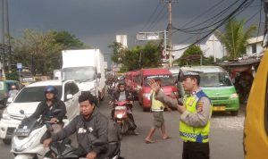 Kanit Lantas IPTU Udi Muhdi Pimpin PECAK Sore, Lalin Ramai Lancar Terkendali