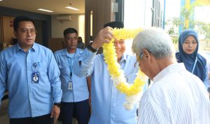 Harkonas 2026: Datang Bayar Air, Pelanggan PDAM Tirta Benteng Pulang Bawa Bunga