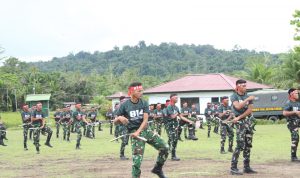 Asah Kemampuan Tempur Jarak Dekat, Yonif TP 814/JZA Gelar Latihan Double Stik Intensif di Siang Hari