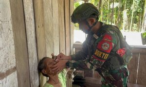 Pelayanan Kesehatan Gratis Satgas Yonif 753/AVT Bawa Senyum dan Harapan Bagi Masyarakat Kampung Warlef