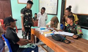 Bikin Haru! Prajurit Yonif TP 860/NSK Gelar Baksos Kesehatan di Waropen