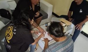 Basriyanto & Donny Andretti mendampingi Jumirah mengurus Simpanan Berjangka Tidak Bisa Cair di salah satu Koperasi