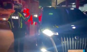 Satlantas Polresta Tangerang Tindak Mobil Gunakan TNKB Tak Sesuai Ketentuan di Cikupa