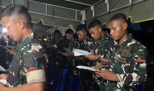 Prajurit Yonif TP 860/NSK Hadiri Ibadah Malam Syukur Hari Jadi Kabupaten Waropen