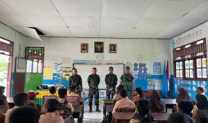 Kegiatan Sosialisasi Mengajar Bahasa Inggris Oleh Prajurit Yonif TP 860/NSK di SD Negeri Inpres 1 Waren