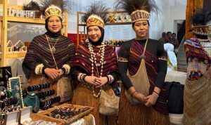 Eksotisme Papua Memukau Panggung Fashion Show Nasional Melalui Paduan Batik, Mutiara, dan Noken