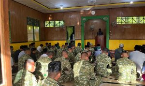 Kebersamaan Prajurit Yonif 860/NSK dan Warga, Sukseskan Shalat Idul Adha di Masjid Al-Falah Waropen