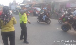 IPTU Udi Muhdi dan Personel Polsek Cikupa Laksanakan PECAK Pagi, Pastikan Arus Lalu Lintas Tetap Lancar