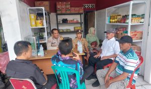 Warung Bhabinkamtibmas, Aiptu Mukhsodin Serap Aspirasi Warga di Desa Sukadamai