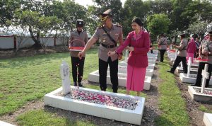 Kenang Jasa Pahlawan Jelang Hari Bhayangkara ke-80, Polres Kebumen Ziarah ke TMP Bumi Wira Bhakti