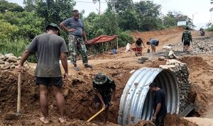 KOMPAK! Satgas Garuda Genjot Pembangunan Jembatan Akses Warga di Perbatasan