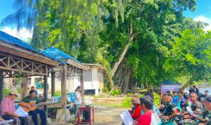Ibadah Syukur Suku Batak di Pantai Ronggaiwa, Prajurit Yonif TP 860/NSK Larut dalam Kebersamaan