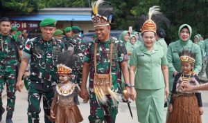 Pangdam XXIV/Mandala Trikora Disambut Hangat Keluarga Besar Korem 174/ATW