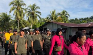 Semarak HUT Bhayangkara ke-80, TNI-Polri dan Masyarakat Waropen Tumpah Ruah Ikuti Jalan Sehat Berhadiah