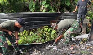 Prajurit Yonif TP 860/NSK Gelar Karya Bakti di Masjid At-Taqwa Waropen, Wujud Nyata Kemanunggalan TNI dengan Rakyat
