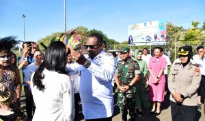 Dandim 1707/Merauke Sambut Kedatangan Wamen Kependudukan dan Pembangunan Keluarga di Bumi Anim Ha
