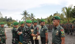 Pelepasan Lima Prajurit Terbaik, Yonif TP 809/NTM Gelar Upacara Korps Raport Pindah Satuan