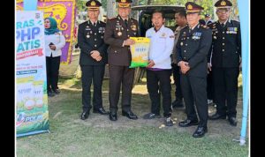 Kapolresta Tangerang, Wakapolresta Tangerang, dan Kasat Binmas Polresta Tangerang Serahkan Bantuan Beras SPHP kepada Pokdarkamtibmas Bhyangkara Resor Kota Tangerang