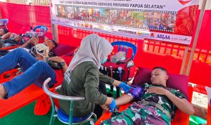 Tebar Semangat Kemanusiaan, Personel Korem 174/ATW Donorkan Darah di PMI Merauke