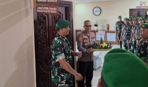 Sinergi Membumi di Bumi Amungsa: Danyonif 820/DAAI Beri Kejutan Manis ke Brimob dan Polres Mimika di HUT Bhayangkara