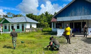 Prajurit Yonif TP 860/NSK Gotong Royong Bersihkan Fasilitas Umum di Waropen, Wujud Nyata Kepedulian TNI untuk Masyarakat