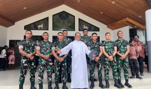Yonif 820/DAAI Hadiri Ibadah di Katedral Tiga Raja, Simbol Harmoni di Bumi Cenderawasih