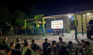 Prajurit Yonif TP 860/NSK Perkuat Soliditas Lewat Nobar Layar Tancap, Bangun Kebersamaan di Tengah Kesibukan Tugas