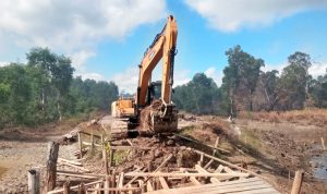 Jembatan Penghubung Antar Kampung di Wanam Mulai Dibangun Satgas TMMD ke-129
