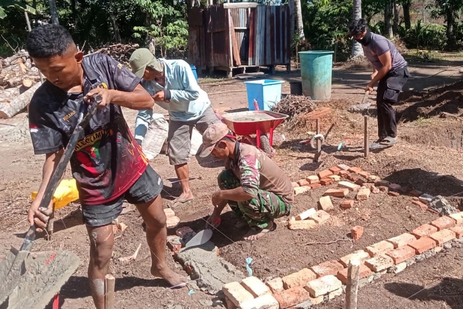 Perlahan Namun Pasti, Pondasi MCK TMMD ke-129 Kodim 1707/Merauke Mulai Berdiri