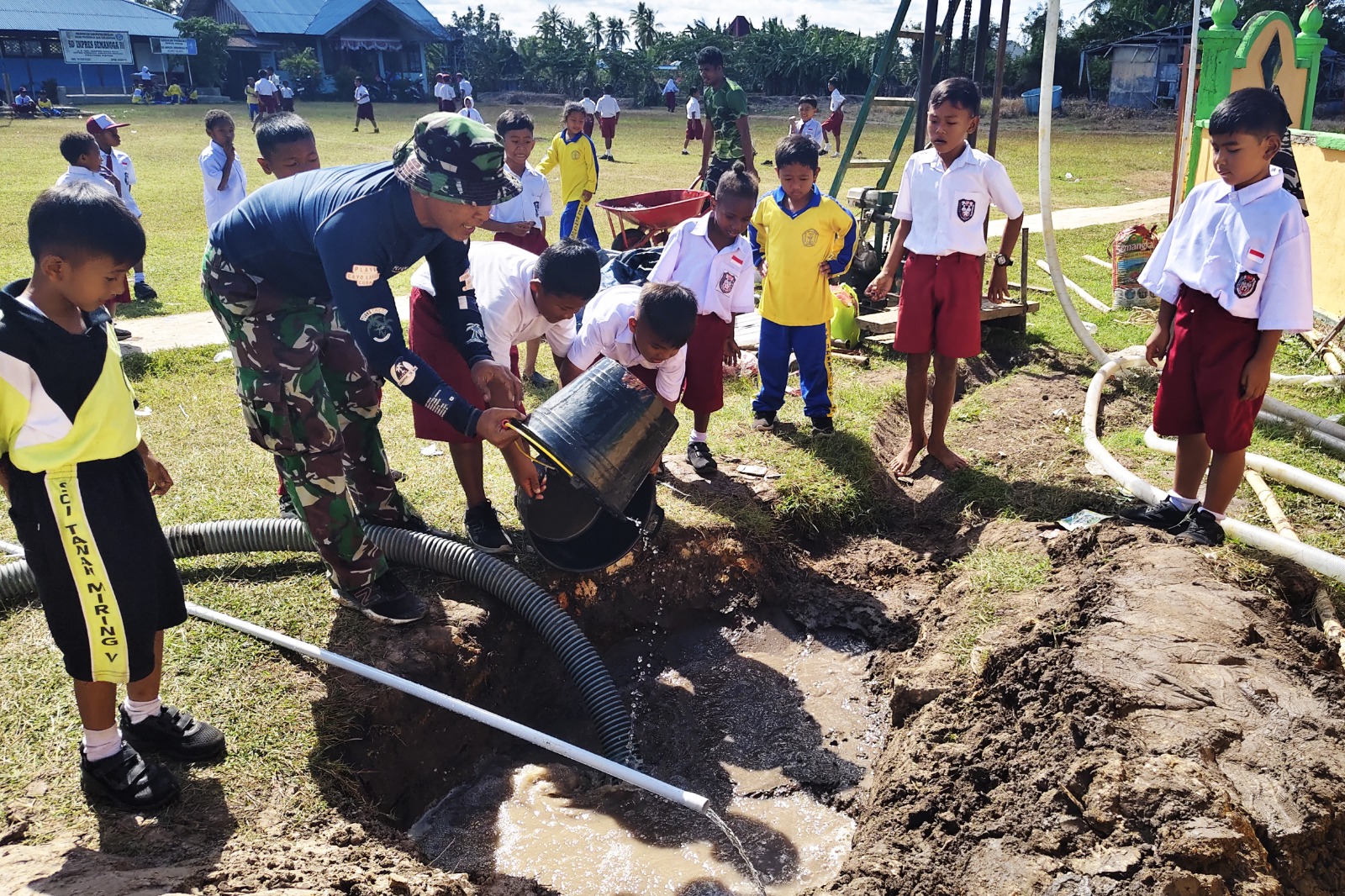 TNI Angkatan Darat Hadirkan Sumur Bor Air Bersih di SD Inpres Semangga III Merauke