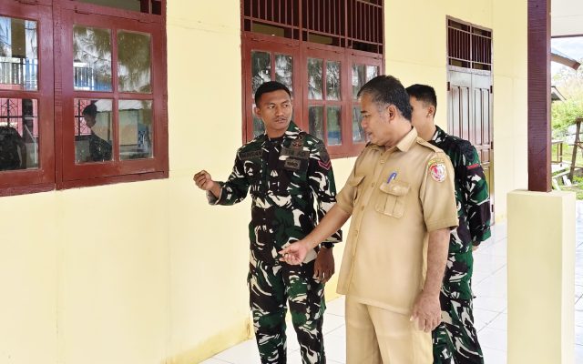 Peran TNI AD Tuai Apresiasi, Kepala SMP Negeri Urumb Bangga Renovasi Laboratorium IPA Hampir Rampung