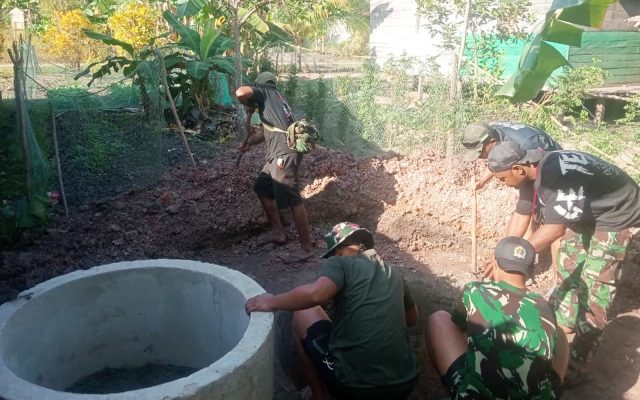 Buis Beton Sumur Galian, Mulai Dipasang Oleh Personel Satgas TMMD ke-129 di Wanam