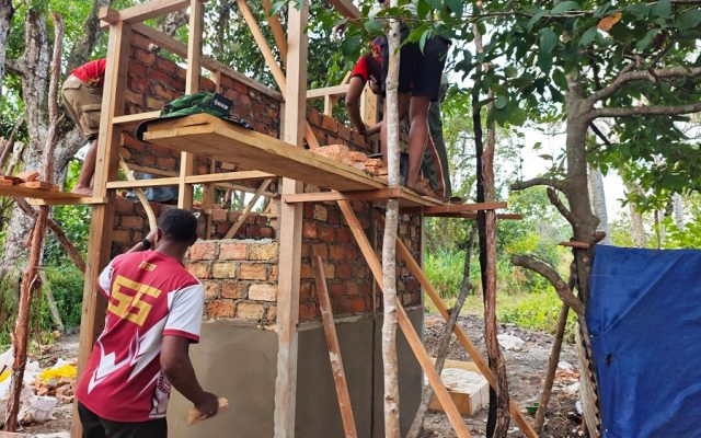 Dinding MCK Mulai Dibangun, TMMD ke-129 Wujudkan Sanitasi Layak di Kampung Wanam