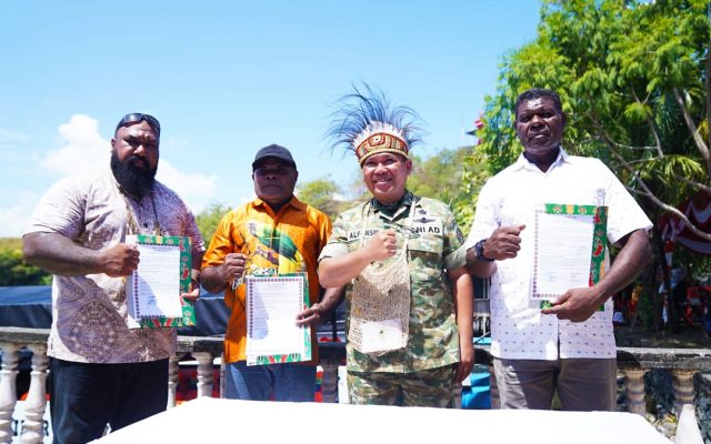 Kemhan RI Serahkan Tiga Kapal Motor Perkuat Akses dan Kesejahteraan Masyarakat Danau Sentani