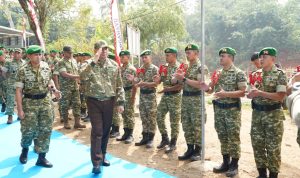 Kunjungi Yonif TP 942/AW, Menhan RI: Prajurit TNI Harus Menjadi Kekuatan yang Dicintai Rakyat