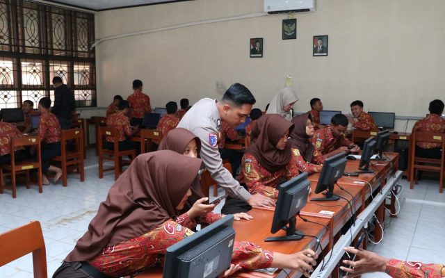 Polres Kebumen Bekali Pelajar SMKN 2 Kebumen agar Kritis Memilah Informasi Digital