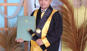 Mustaqim, S.H., S.Hum., C.PFW., C.MDF. Banggakan Keluarga Besar FERADI WPI & FIRMA HUKUM SUBUR JAYA DAN REKAN dengan lulus S.H.