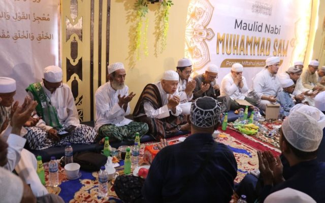 Maulid Nabi di Ponpes Miftahul Huda Annidzom, Ribuan Jamaah dan Puluhan Habaib Serukan Keteladanan Rasulullah
