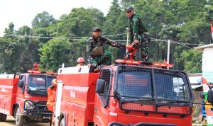 Tingkatkan Kesiapsiagaan, Yonif TP 813 Arweyani Gelar Latihan Simulasi Penanganan Kebakaran Hutan