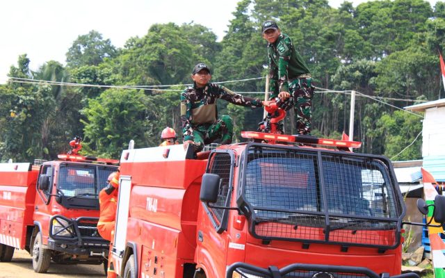 Tingkatkan Kesiapsiagaan, Yonif TP 813 Arweyani Gelar Latihan Simulasi Penanganan Kebakaran Hutan