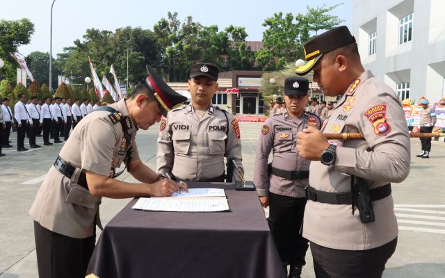 Kapolresta Tangerang Pimpin Upacara Sertijab, AKP Iwan Wahyudi Resmi Jabat Kapolsek Tigaraksa
