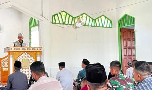 Prajurit Yonif TP 860/NSK Gelar Program BERSATU di Masjid Al Falah Waropen, Pererat Silaturahmi dengan Masyarakat