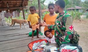 Wujud Kepedulian TNI, Satgas TMMD ke-129 Layani Pemeriksaan Kesehatan Masyarakat Wanam