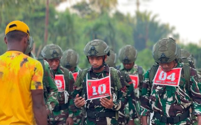 Semangat Sambut HUT Yonif TP 860/NSK, Prajurit Tempuh Lintas Medan Uji Fisik dan Mental Tempur