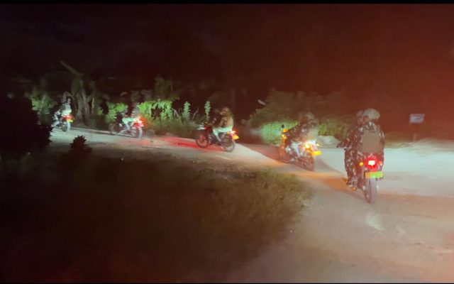 Patroli Malam Yonif TP 860/NSK Sisir Distrik Urei Faisei, Ciptakan Rasa Aman bagi Masyarakat Waropen
