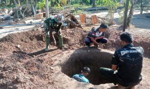 Kebersamaan TNI dan Masyarakat, Menjadi Kekuatan TMMD Dalam Membangun Sumur Galian di Wanam