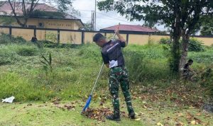 Wujud Kepedulian TNI, Yonif 820 dan Jemaat GKI Ottow Geissler Gotong Royong Rawat Rumah Ibadah