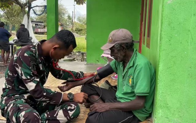 Yonif TP 820/DAAI Gelar Bhakti Kesehatan dan Edukasi PHBS, Wujud Nyata Kepedulian TNI untuk Masyarakat Mimika