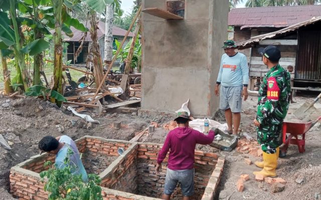 Pastikan Standar Kontruksi, Komandan SSK TMMD 129 Intensif Awasi Pembangunan MCK di Wanam